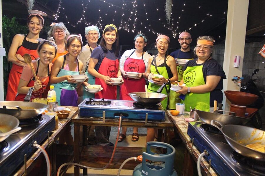 Chiang Mai: Half Day Evening Cooking Class with Market Tour - Cooking 5 dishes at an open-air Chiang Mai kitchen