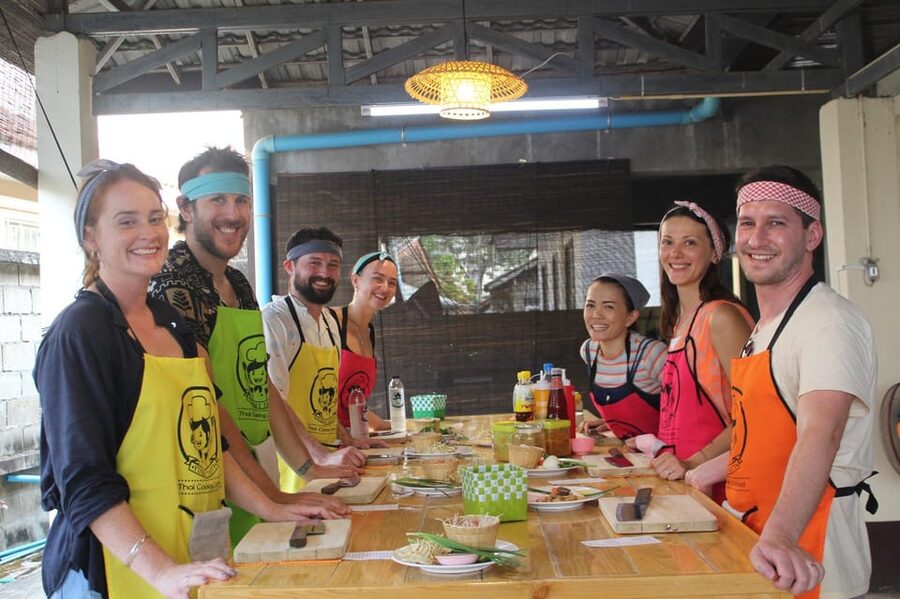 Chiang Mai: Half Day Evening Cooking Class with Market Tour - Timing, pickup within 3 km, and how the evening flows