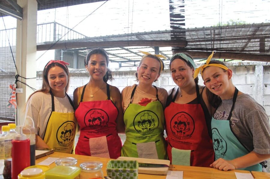 Chiang Mai: Half Day Evening Cooking Class with Market Tour - Who should book this evening class in Chiang Mai