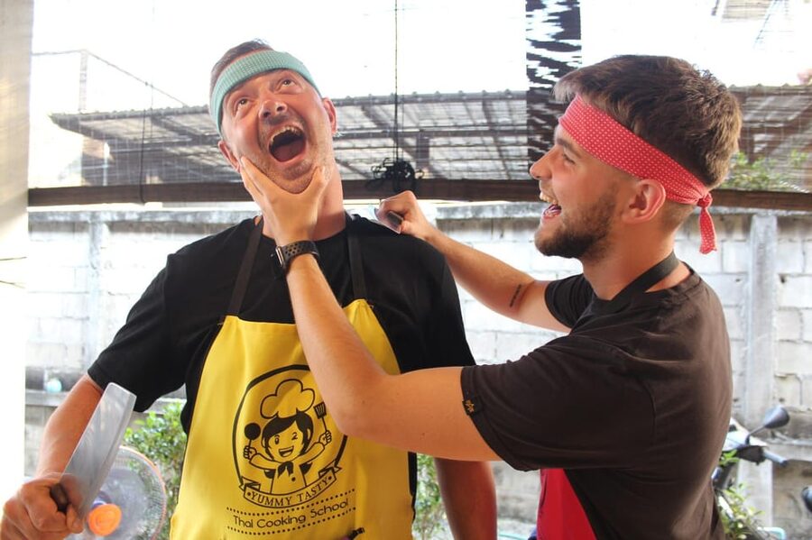 Chiang Mai: Half Day Evening Cooking Class with Market Tour - Choosing your individual menu and cooking station