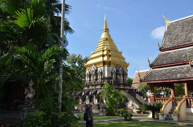 Chiang Mai: Historic Temples and City Guided Walking Tour - Three Kings Monument and the Old City square rhythm