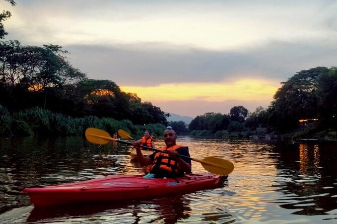 Chiang Mai: Kayak Under the Stars – 6 km to the Heart of the City - The Night Safety Reality: Headlamps, Jetty Steps, and Staying Upright