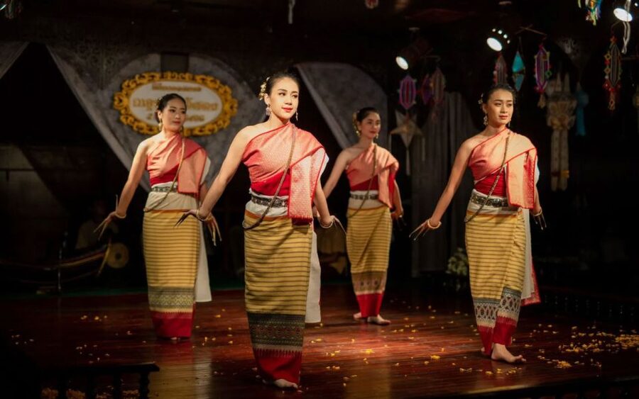 Chiang Mai: Khantoke Dinner with Traditional Performance - Inside the Khantoke meal: communal Northern Thai flavors