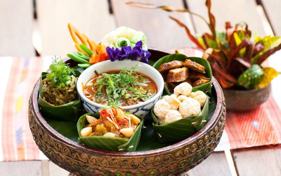 Chiang Mai: Khantoke Dinner with Traditional Performance - The show itself: Lanna dance, live folk music, and ritual moments