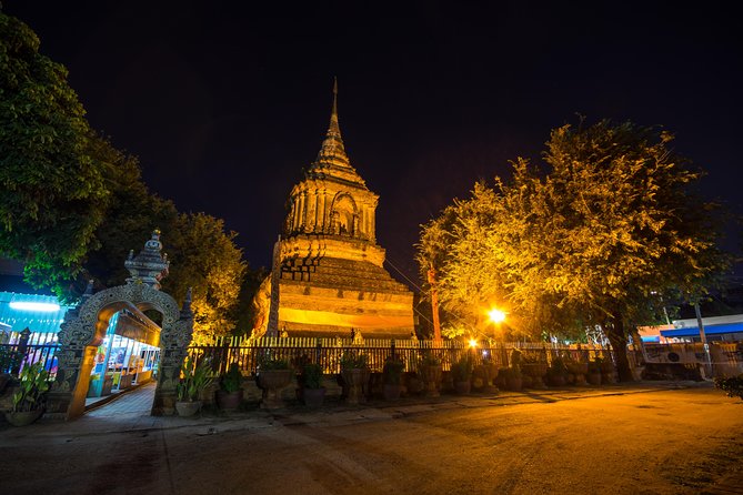 Chiang Mai Night Bike Tour - Wat Lok Molee, the moat, and possible monk chanting