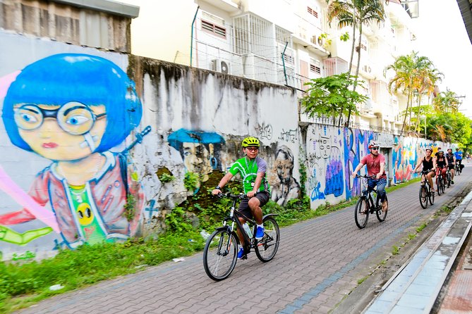 Chiang Mai Night Bike Tour - Wat Chedi Luang and the City Pillar plus lucky trees