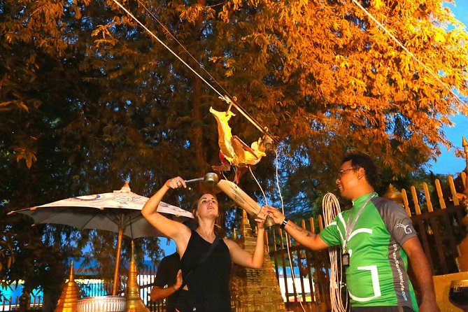 Chiang Mai Night Bike Tour - Chiang Mai Gate Night Market food tasting and a final drink
