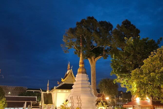 Chiang Mai Old City & Temples 3 hour Twilight Walking Tour - Why 5 PM is the best time for Chiang Mai’s Old City temples