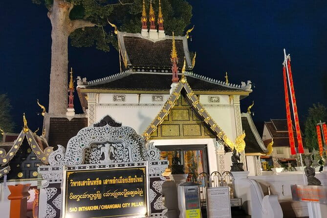 Chiang Mai Old City & Temples 3 hour Twilight Walking Tour - Price and entrances: what $18 really buys in Chiang Mai