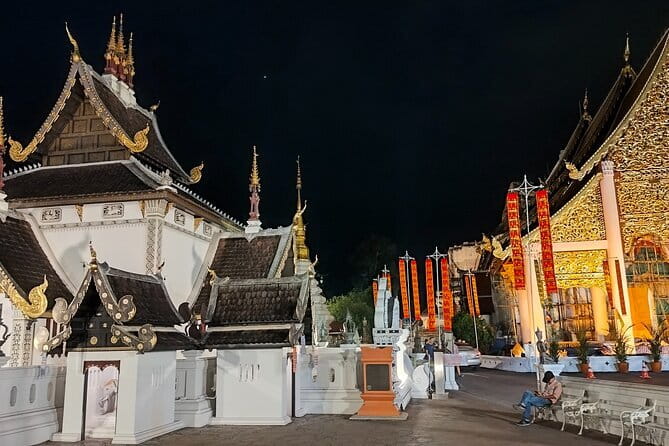 Chiang Mai Old City & Temples 3 hour Twilight Walking Tour - Wat Chedi Luang Varaviharn: stories behind the big spiritual space