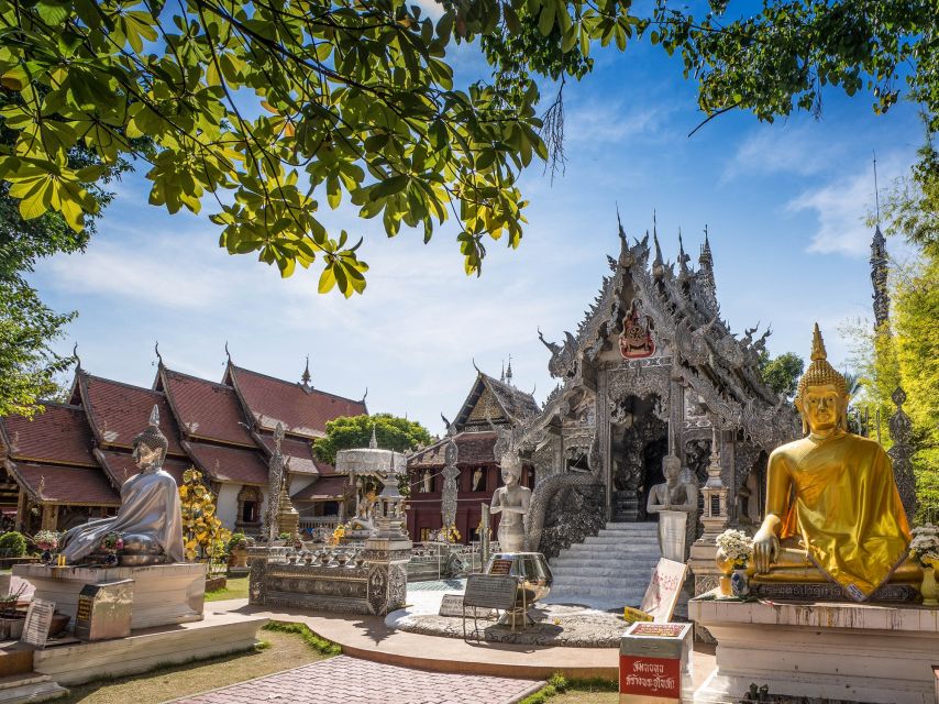 Chiang Mai: Private Tuk Tuk Tour of City Temples With Pickup - Tha Phae Gate: history you can stand next to, then smell street food nearby