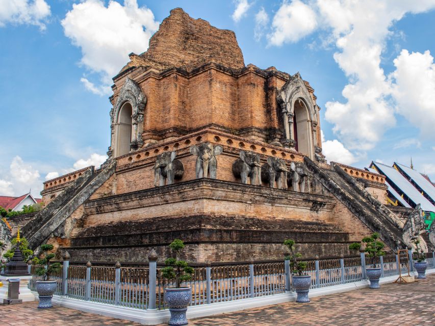 Chiang Mai: Private Tuk Tuk Tour of City Temples With Pickup - Wat Sri Suphan: the Silver Temple and the details your phone will thank you for