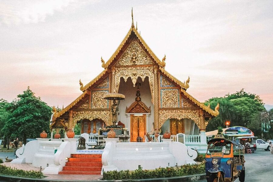 Chiang Mai: Private Tuk Tuk Tour of City Temples With Pickup - The market stop at Warorot or Muang Mai: your best chance to eat like a local