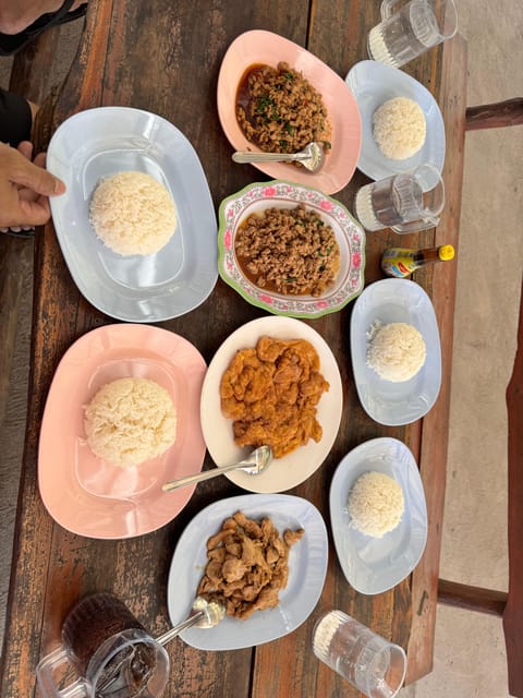 Chiang Mai:Sticky Watefall private tour with lunch - Lunch Break at 11:00 AM: Getting Fed Without Losing Your Energy