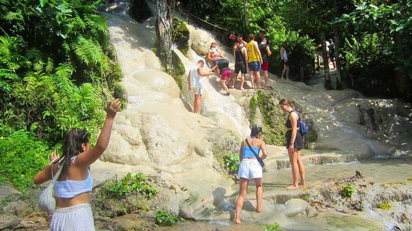 Chiang Mai: Sticky Waterfall, Chet Si Fountain Park Transfer - Sticky Waterfall Time: Walking Up Grippy Rock and Enjoying the Water