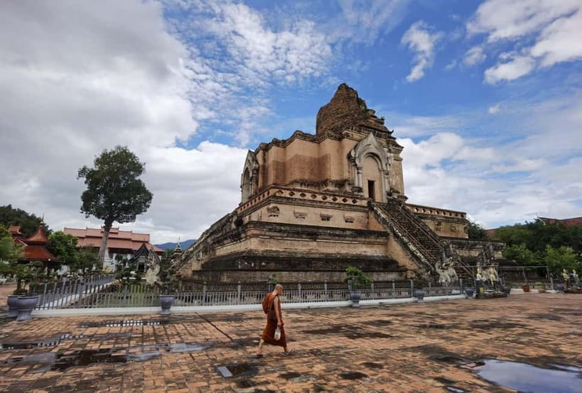 Chiang Mai: Temple And City Walking Tour Part I - A smarter way to see Chiang Mai old-city temples on foot