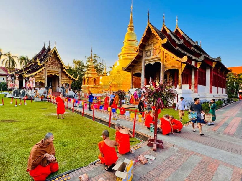 Chiang Mai: Temple And City Walking Tour Part I - Wat Chedi Luang ruins and the 1545 earthquake scar