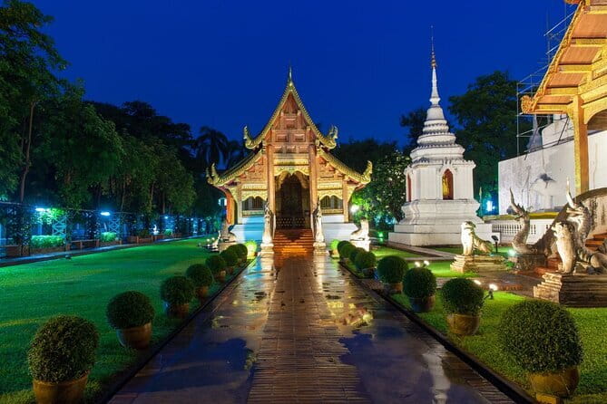 Chiang Mai Temples and Market Tuk Tuk Night Tour - Why Chiang Mai temples look better after dark