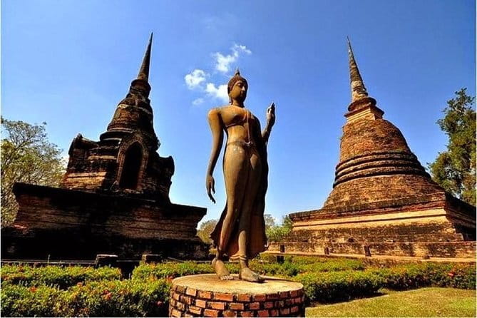 Chiang Mai Temples and Market Tuk Tuk Night Tour - Wat Lok Molee, then the transfer to Night Bazaar