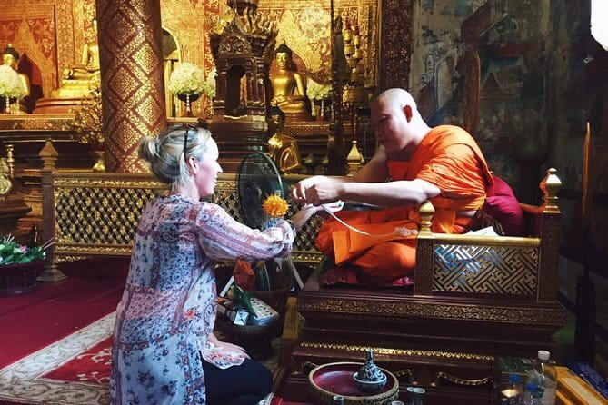 Chiang Mai Temples and Market Tuk Tuk Night Tour - What I think this tour is best for