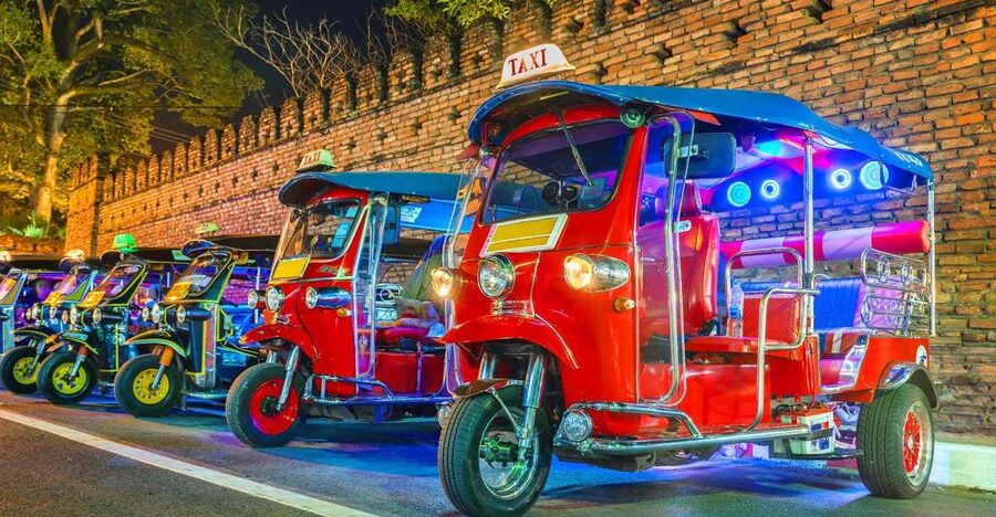 Chiang Mai: Temples and Street Food Night Tour by Tuk Tuk - Three Kings Monument: The Legend That Puts Chiang Mai on the Map