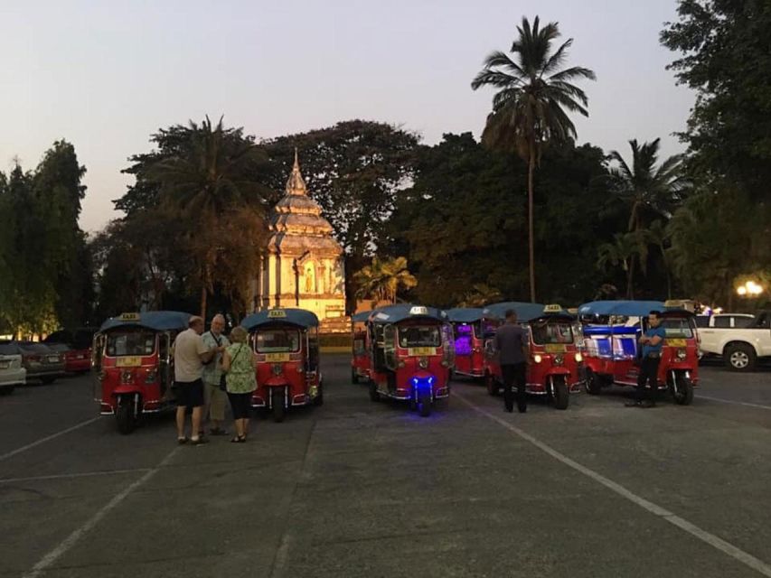 Chiang Mai: Temples and Street Food Night Tour by Tuk Tuk - Tour Logistics That Actually Affect Your Evening