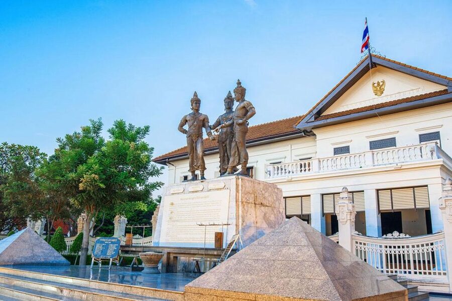 Chiang Mai: Temples and Street Food Night Tour by Tuk Tuk - Communication in Thai and English: When English Support Varies