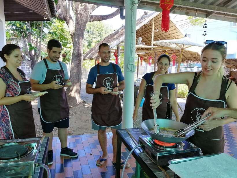 Chiang Mai: Thai Cooking and Market Tour with Lanna Smile - Your 5 Hours and Six Dishes, From Curry Paste to Dessert