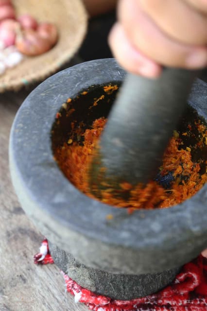 Chiang Mai : Traditional Northern Cooking Class - The 3-hour flow: sticky rice, curry, Khao Soi, chili sauce, banana-leaf eggs