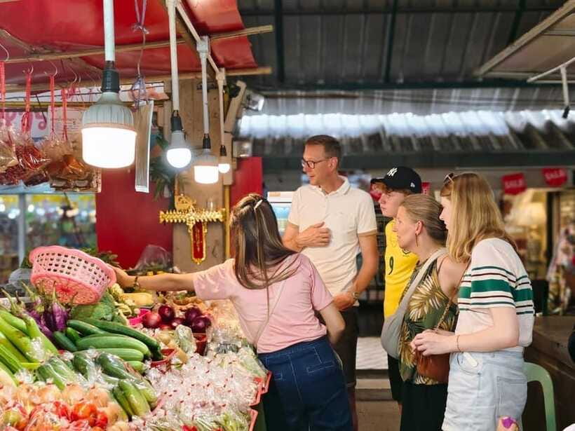 Chiang Mai: Traditional Thai Cooking Class with Market Tour - English Instruction and Group Size: Comfort Matters When You’re Learning