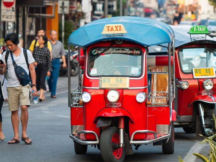 Chiang Mai: Tuk-Tuk Evening Tour with Temples & Street Foods - Key takeaways before you go