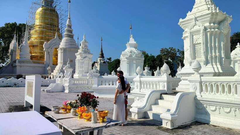 Chiang Mai: Tuk-Tuk Evening Tour with Temples & Street Foods - Tuk-tuk at night: fast fun, but plan for the road noise
