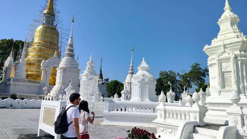 Chiang Mai: Tuk-Tuk Evening Tour with Temples & Street Foods - Your guide: what makes it feel personal (and why the small group helps)