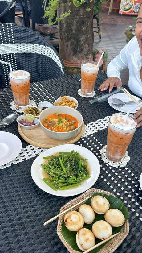Chiang Mai: Walking Food Tour - Khanom Krok, Butterfly Pea Ice Cream, and Wat Lok Moli Finale