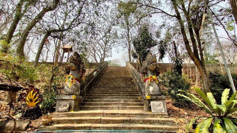 Chiang Mai:Wat Phra That Doi Suthep & Wat Umong Evening Tour - Temple Rules and Clothing: Avoid the Most Common Headaches