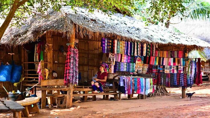 Chiang Mai: White and Blue Temples and Lalita Cafe - Van logistics, WhatsApp pickup, and how to reduce stress on a long day