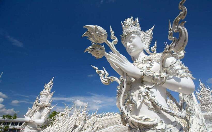 Chiang Mai: White, Blue & Big Buddha Temples in Chiang Rai - Huay Pla Kang and the Big Buddha Guanyin climb