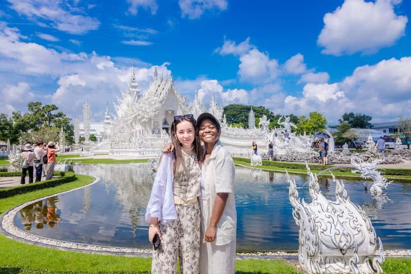 Chiang Mai: White, Red/Black & Blue Temples Tour with Lunch - Huay Pla Kang and the Red Temple option for big views