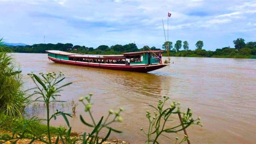 Chiang Rai:3D2N Transfer to Luang Prabang by Slow Boat - Day one on the slow boat to Pakbeng: long hours, loud motor, and seat reality