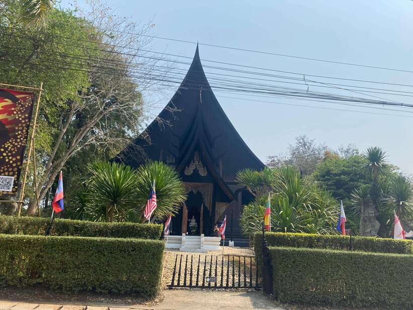 Chiang Rai: City Highlights One-Day Tour with Thai Lunch - Price breakdown: $40 tour plus the entry fees