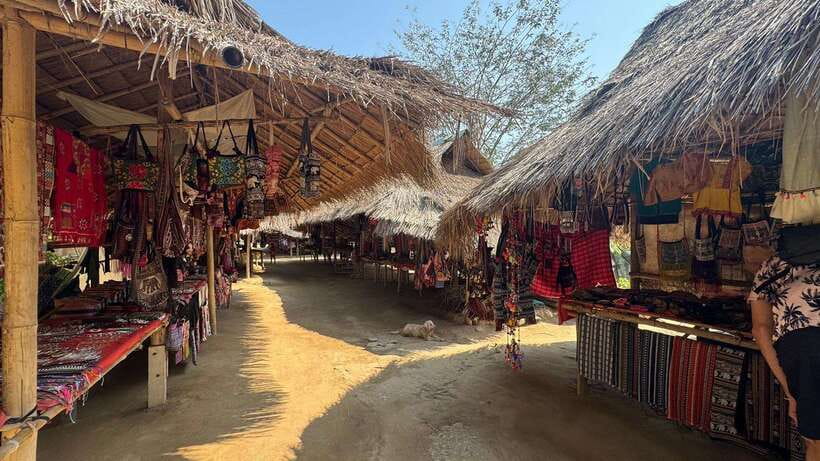 Chiang Rai: City Highlights One-Day Tour with Thai Lunch - Pacing, comfort, and who should take this day trip