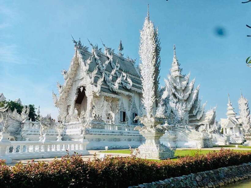 Chiang Rai: Excursion White, Blue,Red Temples & Lalitta Café - Wat Rong Khun, the White Temple: Iconic for a Reason