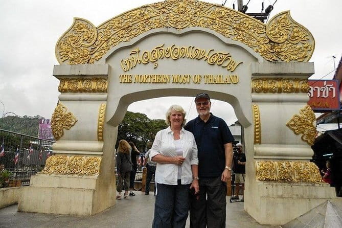 Chiang Rai:Guided Highlights Full-Day Tour-FREE LUNCH BUFFET - Longneck Karen Village: cultural context in 40 minutes, plus a 300 THB ticket