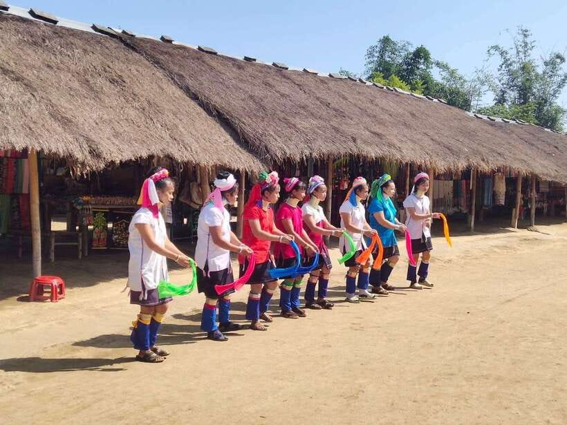 Chiang Rai: Guided Highlights Guided Tour with Buffet Lunch - Long Neck Karen Village: Cultural Visit With Real-World Photo Considerations