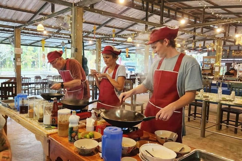 Chiang Rai:Lanna Home Cooking Class at Give Green Farm House - The local market stop: tastings plus ingredient origins