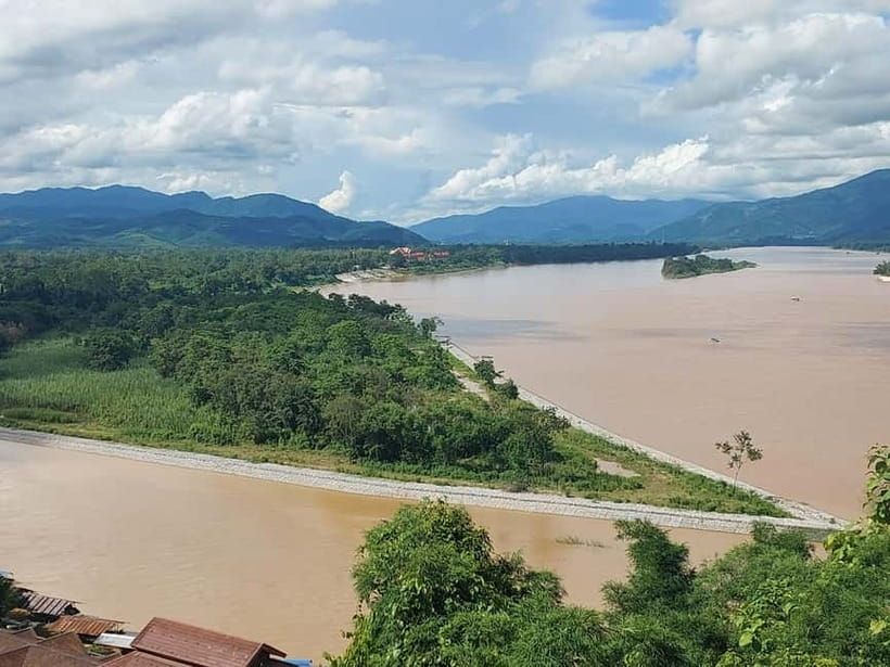 Chiang Rai: Northern Thailand Tour with Golden Triangle - Mae Sai and the glass skywalk option