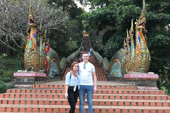 Chiang Rai Temples ( White,Blue )And Doi Suthep Private Day Tour - Lunch at a local restaurant: simple, useful, and included