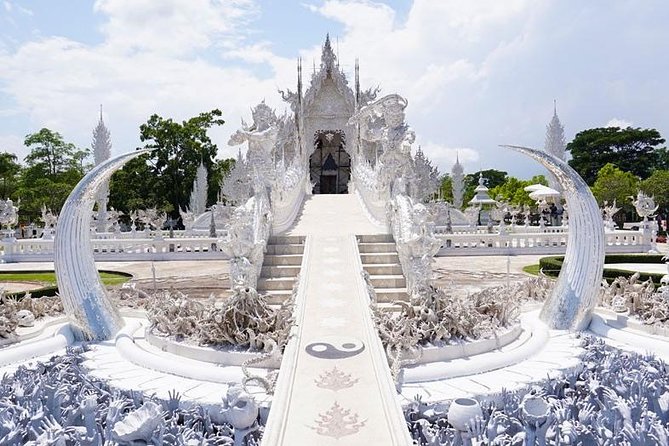 Chiang Rai White and Black and Blue Temple - Key highlights you should care about