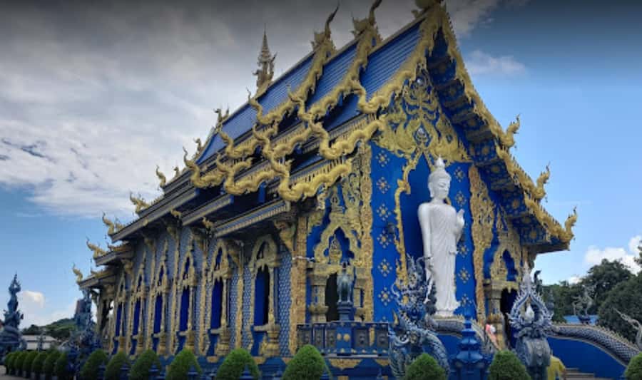 Chiang Rai: White, Blue, Red Temples, Long Neck Tour - Temple etiquette that saves time and keeps you welcome