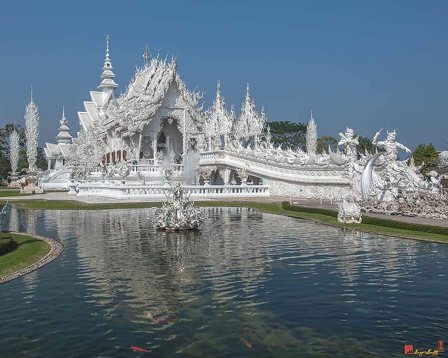 Chiang Rai: White, Blue, Red Temples, Long Neck Tour - Chiang Rai in one day: the value of seeing three very different temples